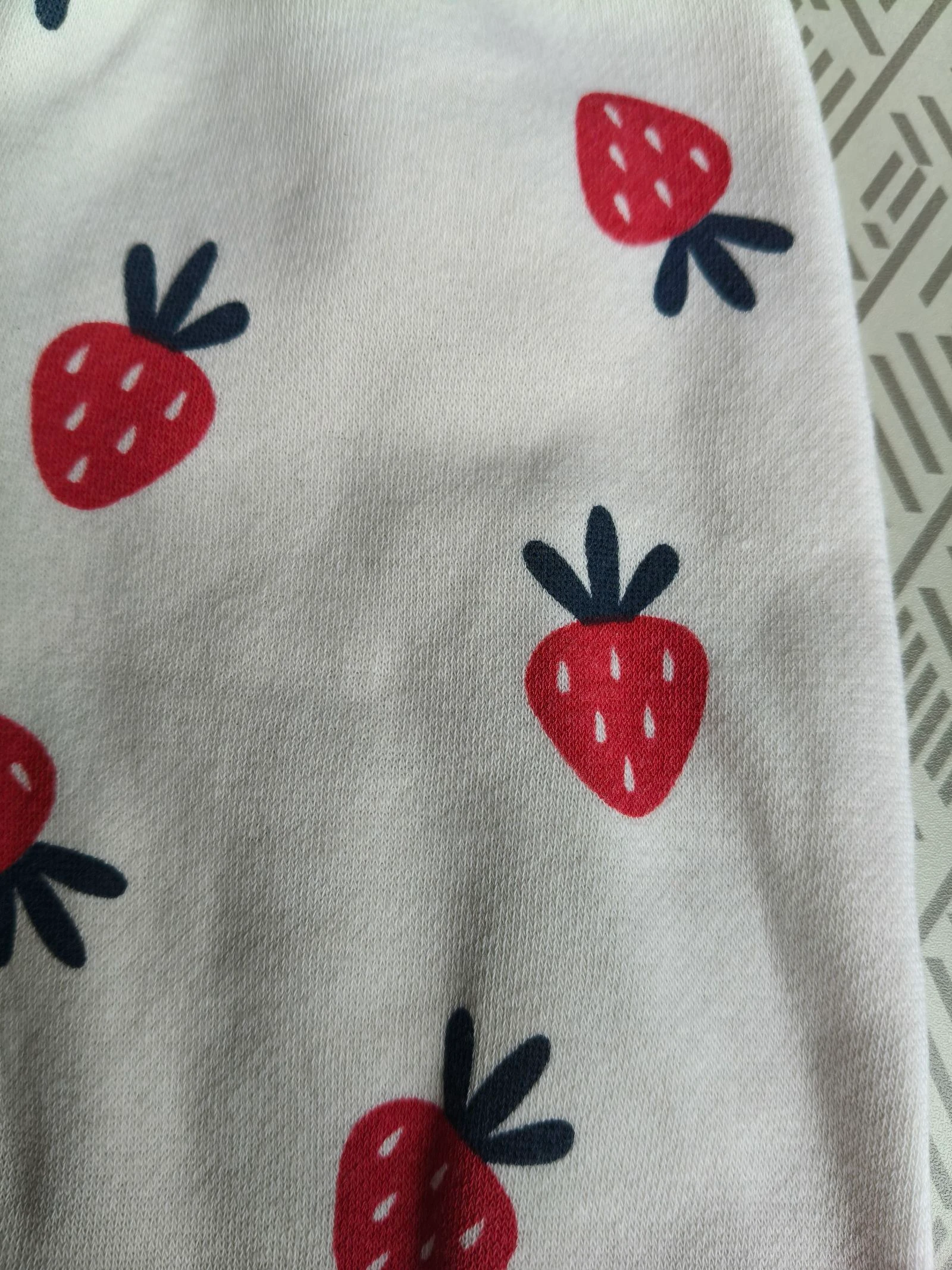 Pantalón cálido para niña Bub'l blanco con fresas 9 meses – photo 2